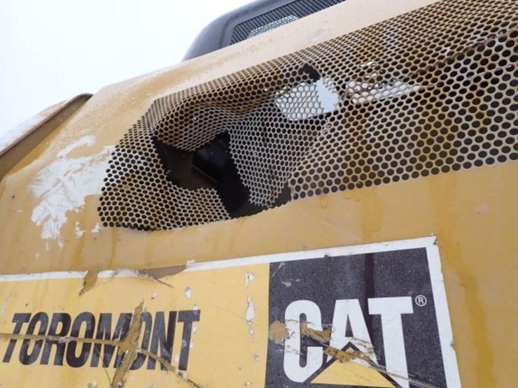 2017-caterpillar-320fl-image-36