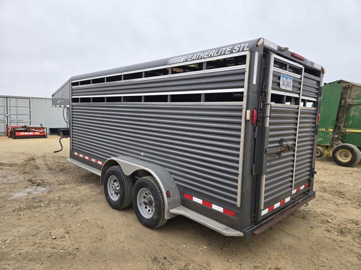 #73-•-2005-featherlite-gooseneck-livestock-trailer-image-9