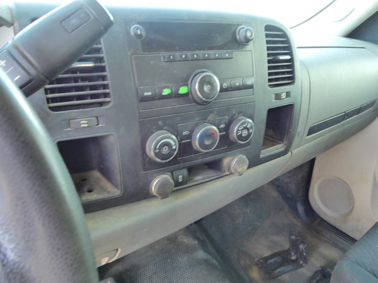 2013-chevrolet-silverado-2500-image-12