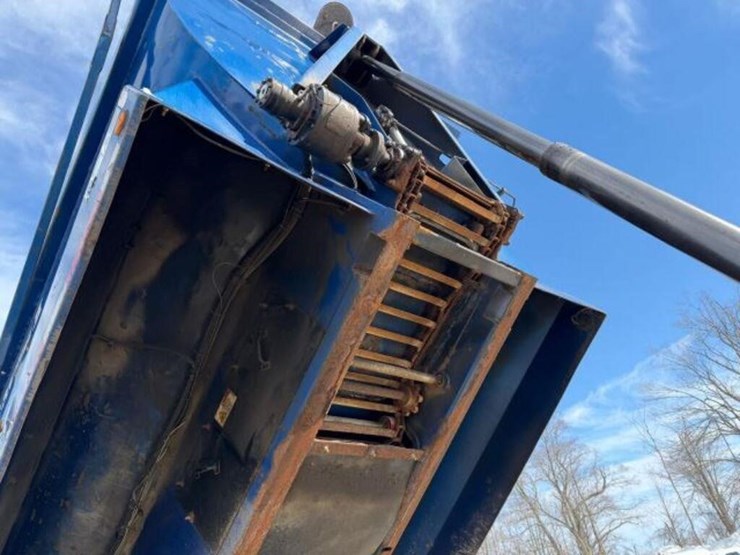 2013-freightliner-108sd-image-41