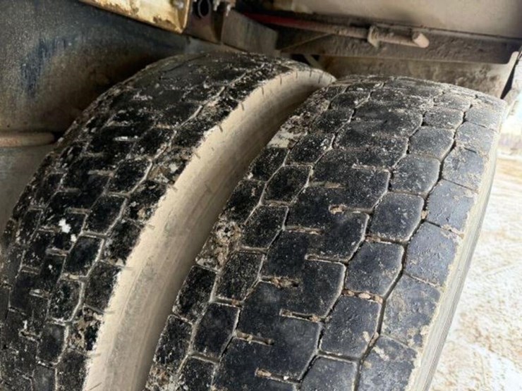 2017-peterbilt-567-image-43