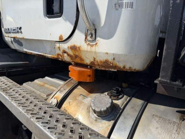 2009-mack-granite-gu813-image-71