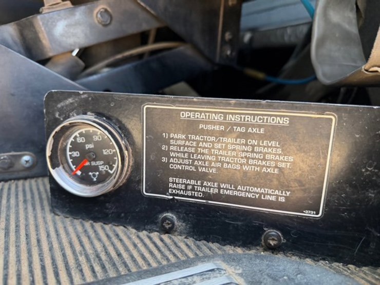 2015-kenworth-t800-image-10