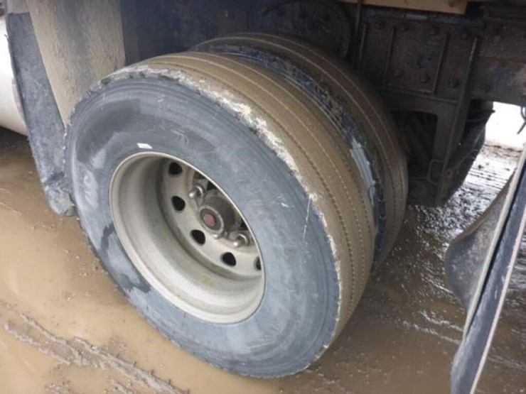 2015-peterbilt-367-image-40