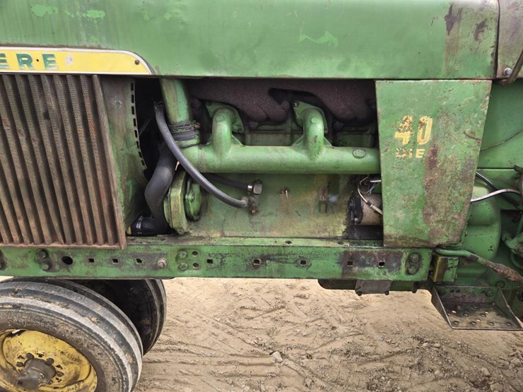 john-deere-4010-image-11