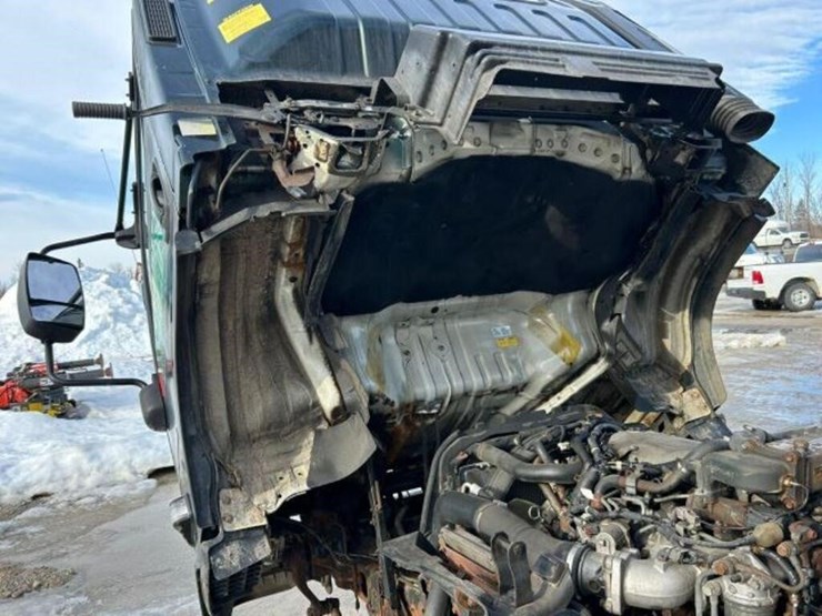 2015-isuzu-nrr-image-33