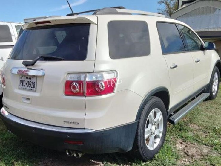 2012-gmc-acadia-image-6