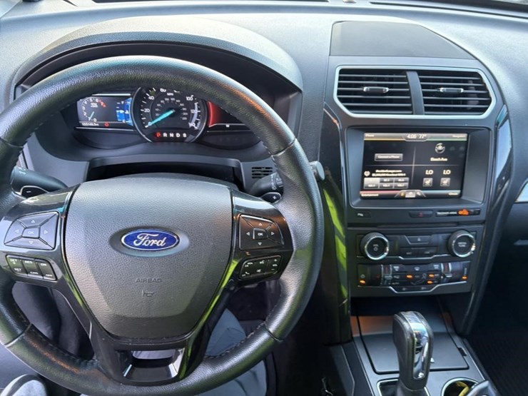 2016-ford-explorer-xlt-image-13