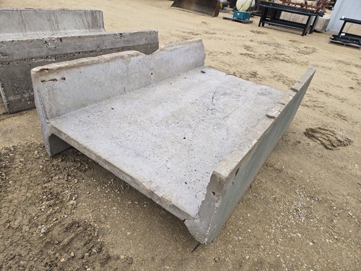 #79-•-concrete-feed-bunk-image-3