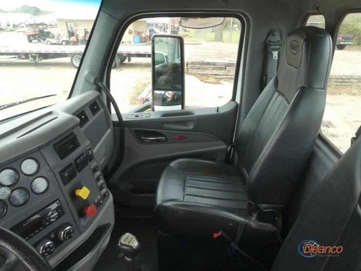 2017-peterbilt-567-image-16