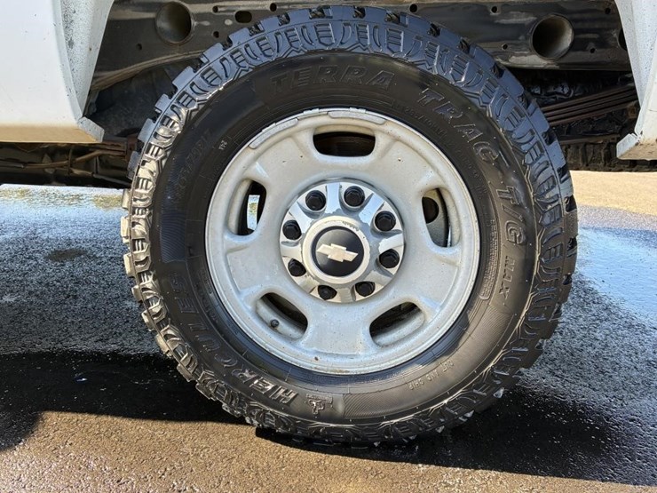 2011-chevrolet-2500-image-5