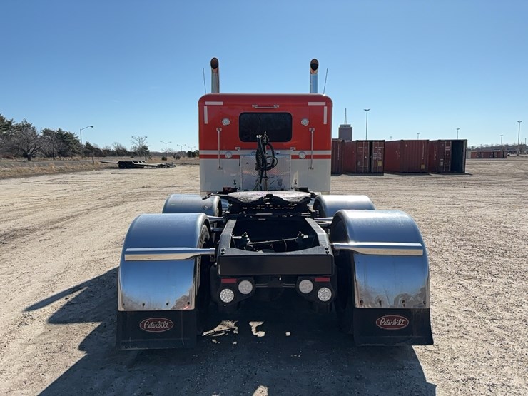 2022-peterbilt-389-image-5