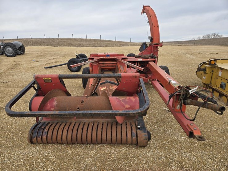 #7939-•-new-idea-pull-type-chopper-w/-2-row-30"-corn-head-image-2