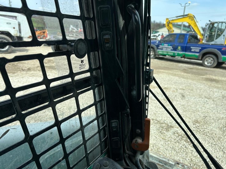 2020-bobcat-s590-image-25