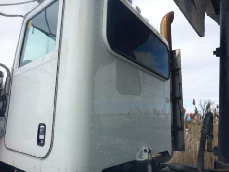 2015-peterbilt-367-image-69