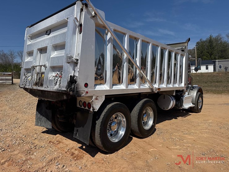 2016-peterbilt-365-image-3