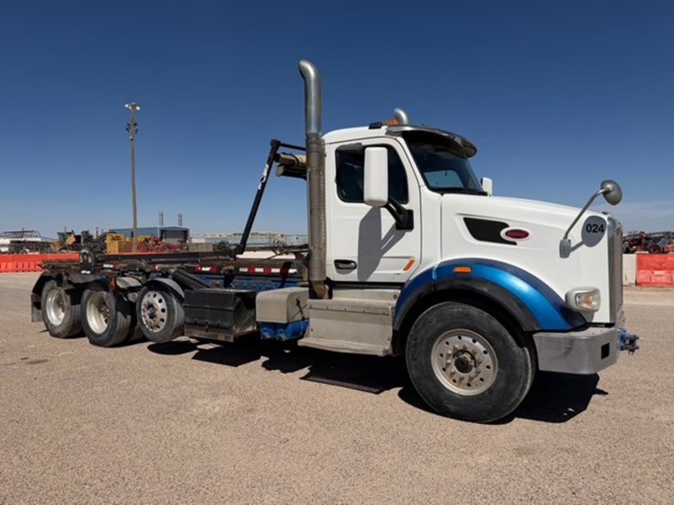 2016-peterbilt-567-image-3