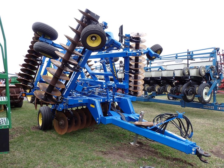 2010-landoll-6230-image-2