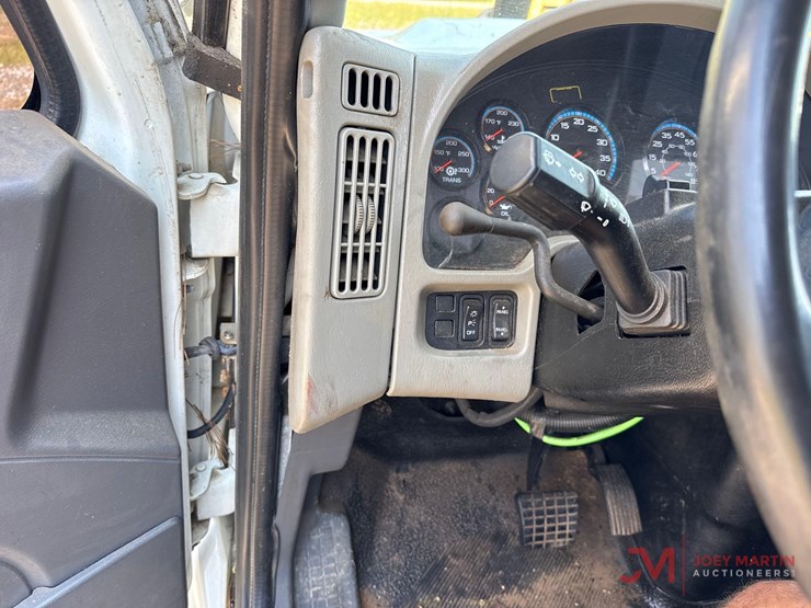 2011-international-7400-image-38