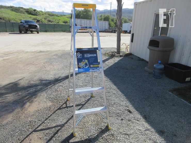 werner-6'-aluminum-step-ladder-image-1