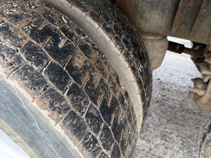 2017-peterbilt-567-image-51