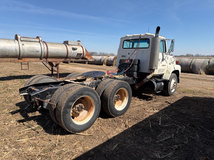 1989-ford-l9000-image-7