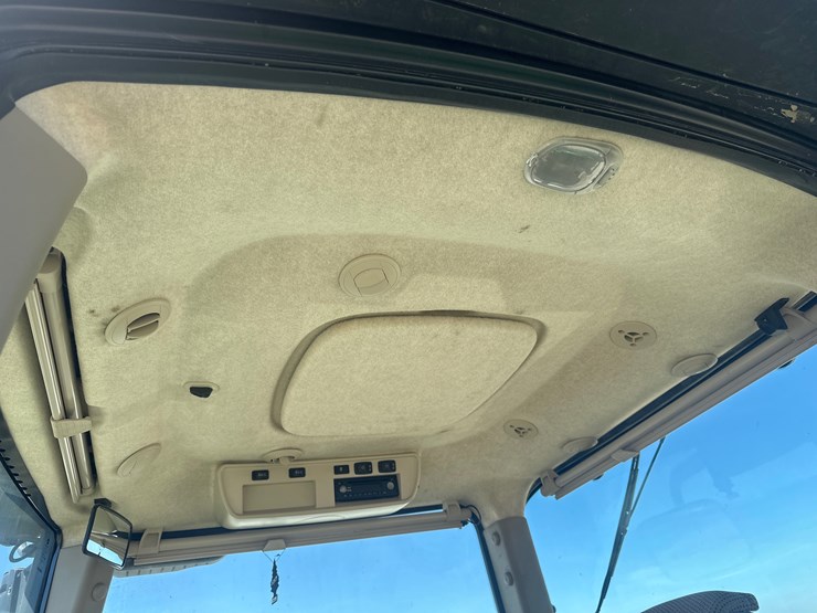 2016-john-deere-8320r-image-6