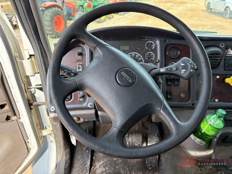 2008-freightliner-tack-truck-image-25
