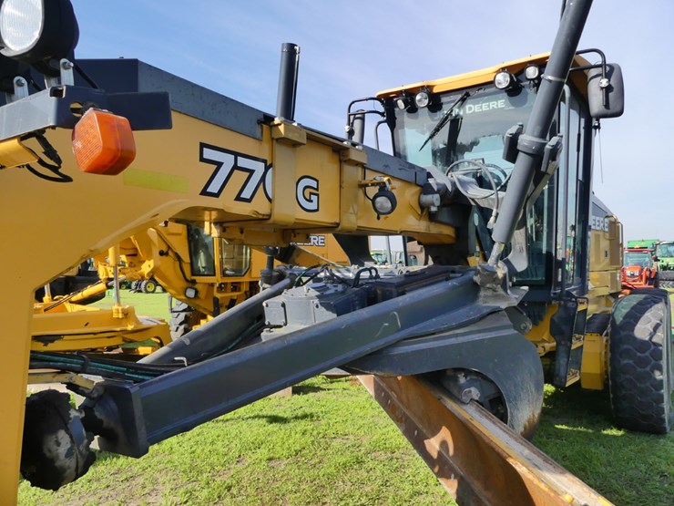 2018-deere-770g-image-11