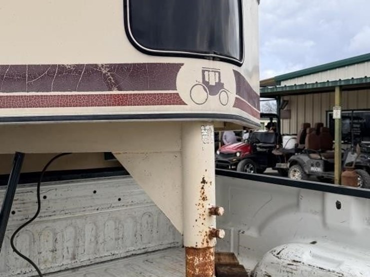 l2---1994-logan-coachman-3-horse-trailer-image-5