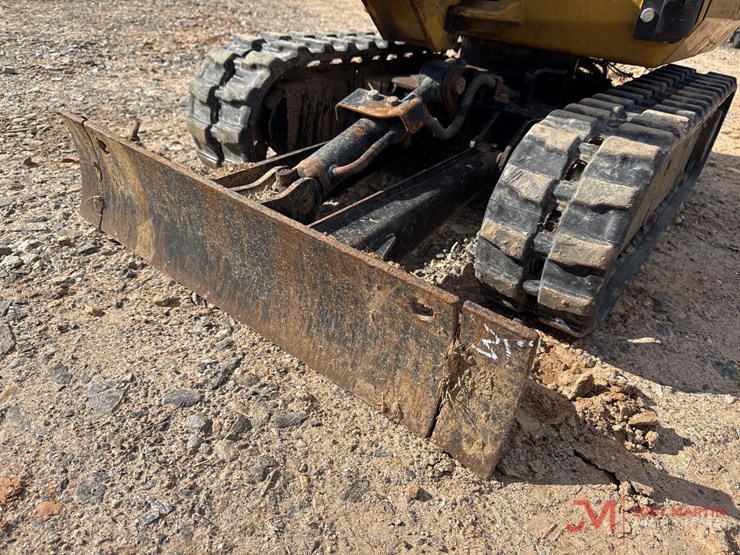 2019-caterpillar-300.9d-image-10