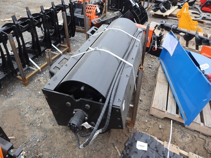 future-skid-steer-vibratory-roller-image-3