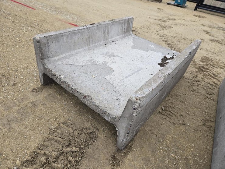 #80-•-concrete-feed-bunk-image-4