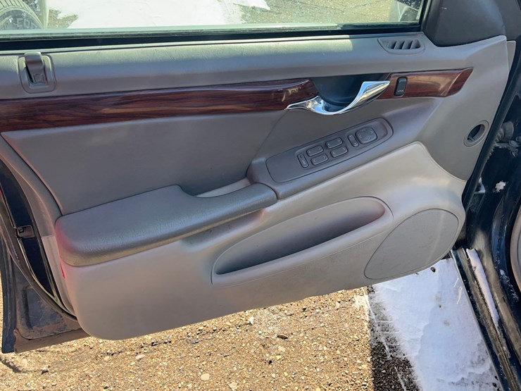 2004-cadillac-deville-sedan-image-18