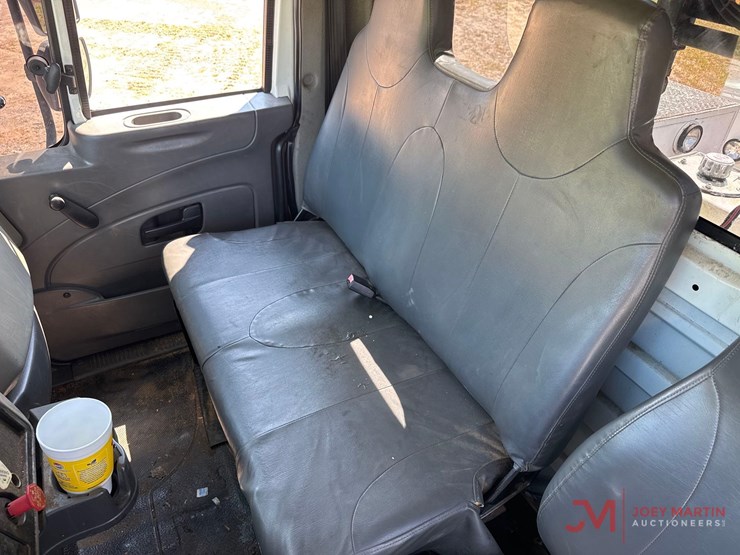 2011-international-7400-image-31