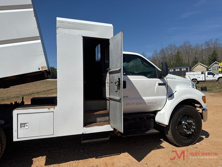 2013-ford-f750-xl-image-29