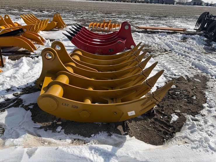 caterpillar-320-image-6