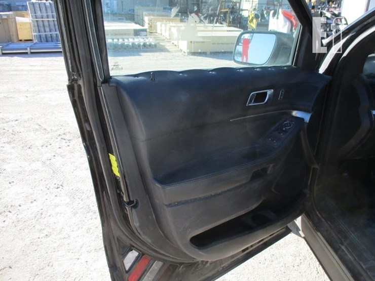 2015-ford-explorer-image-14