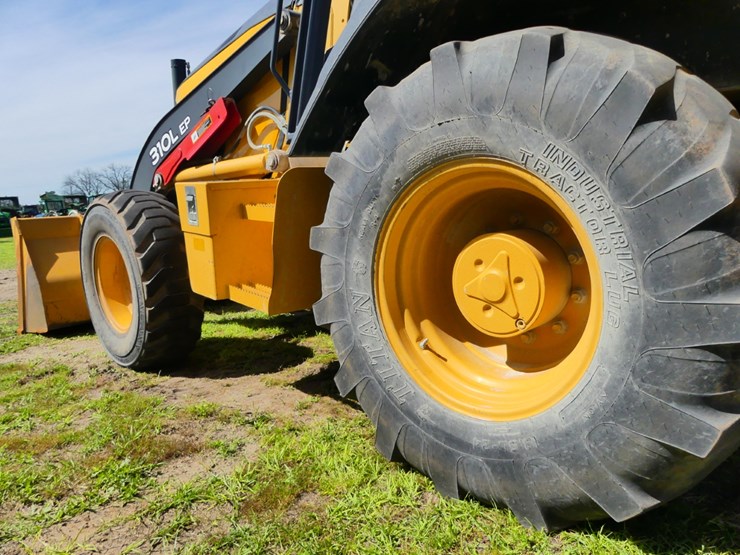 2018-deere-310l-ep-image-10