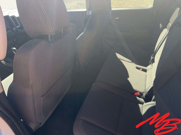 2022-nissan-frontier-sv-image-12