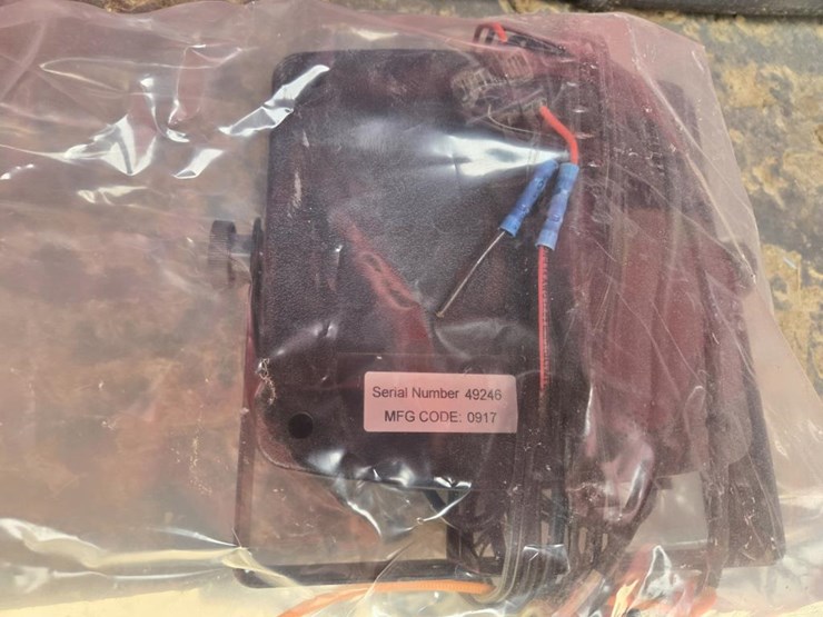 2011-massey-ferguson-2856-image-17