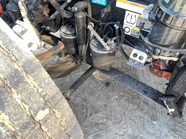 2022-peterbilt-389-image-22