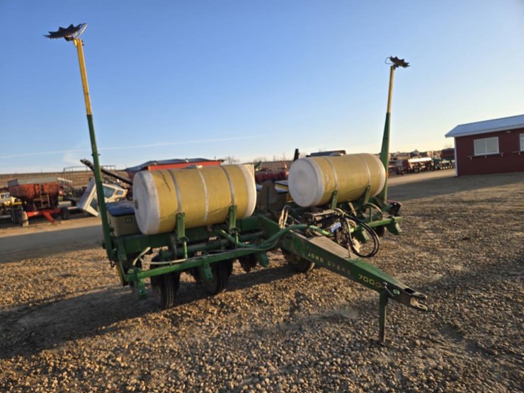 john-deere-7000-image-1