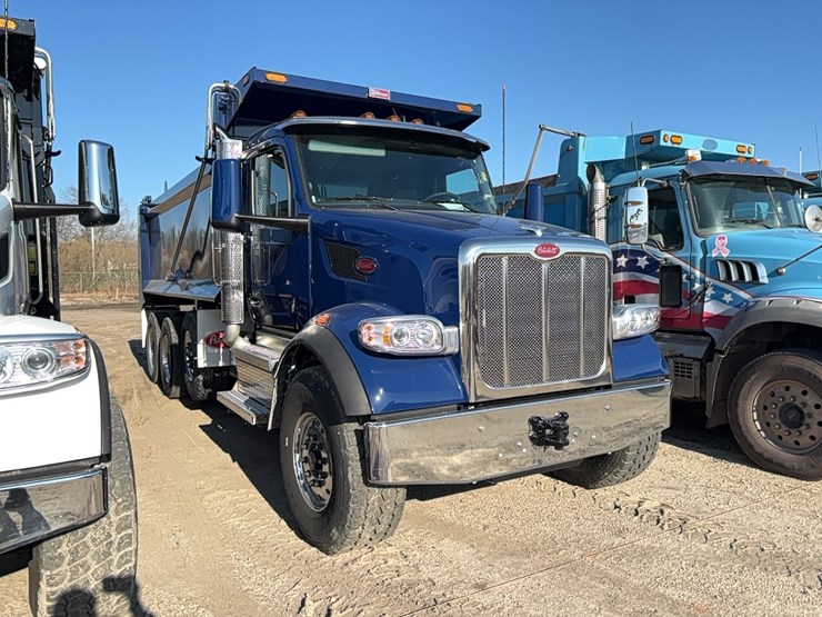 2026-peterbilt-567-image-1