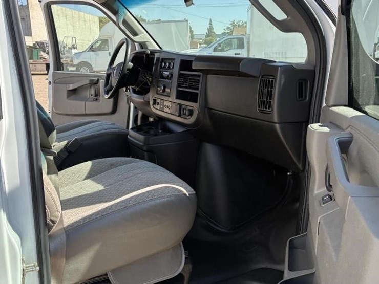 2023-gmc-3500-image-11