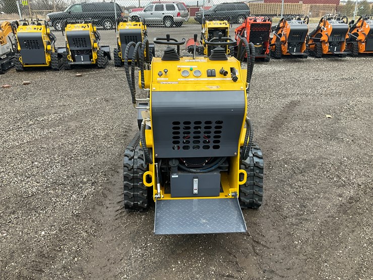 #1015-•-unused-landhero-lhr‑me380x1-mini-skid-steer-loader-image-3