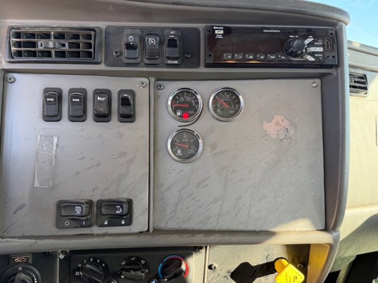 2019-kenworth-t370-image-11