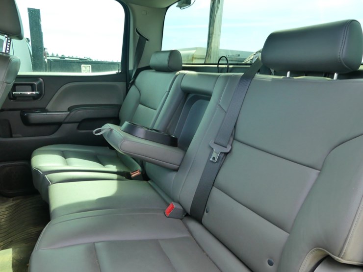 2018-chevrolet-3500-image-10