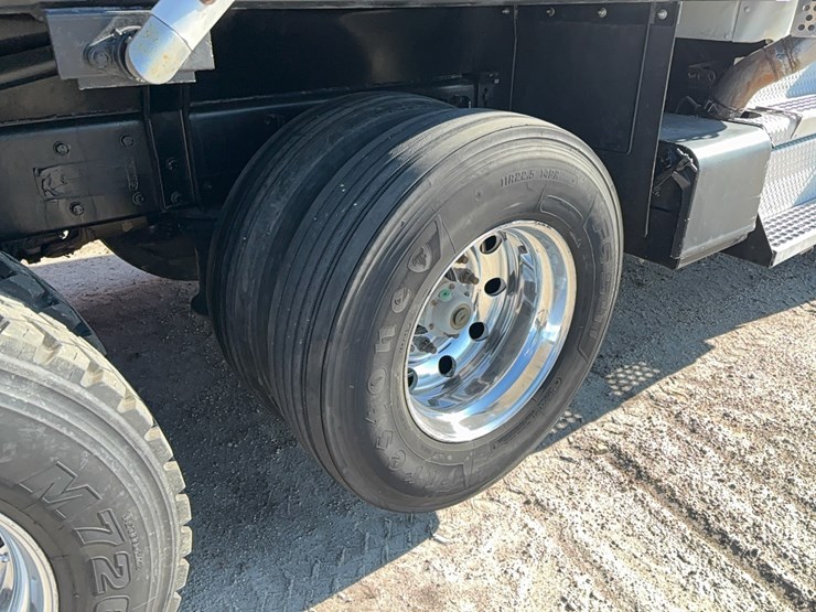 2017-kenworth-t880-image-5