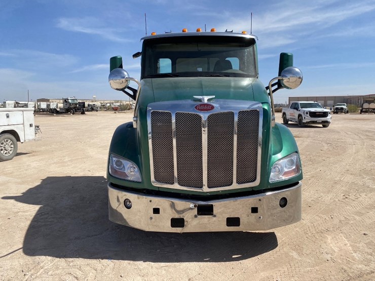 2015-peterbilt-579-image-3